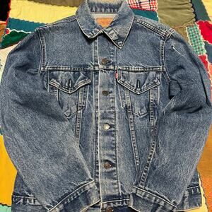 Vintage 90s Levi’s Nicely Washed Distressed Denim Trucker Jacket Size 40